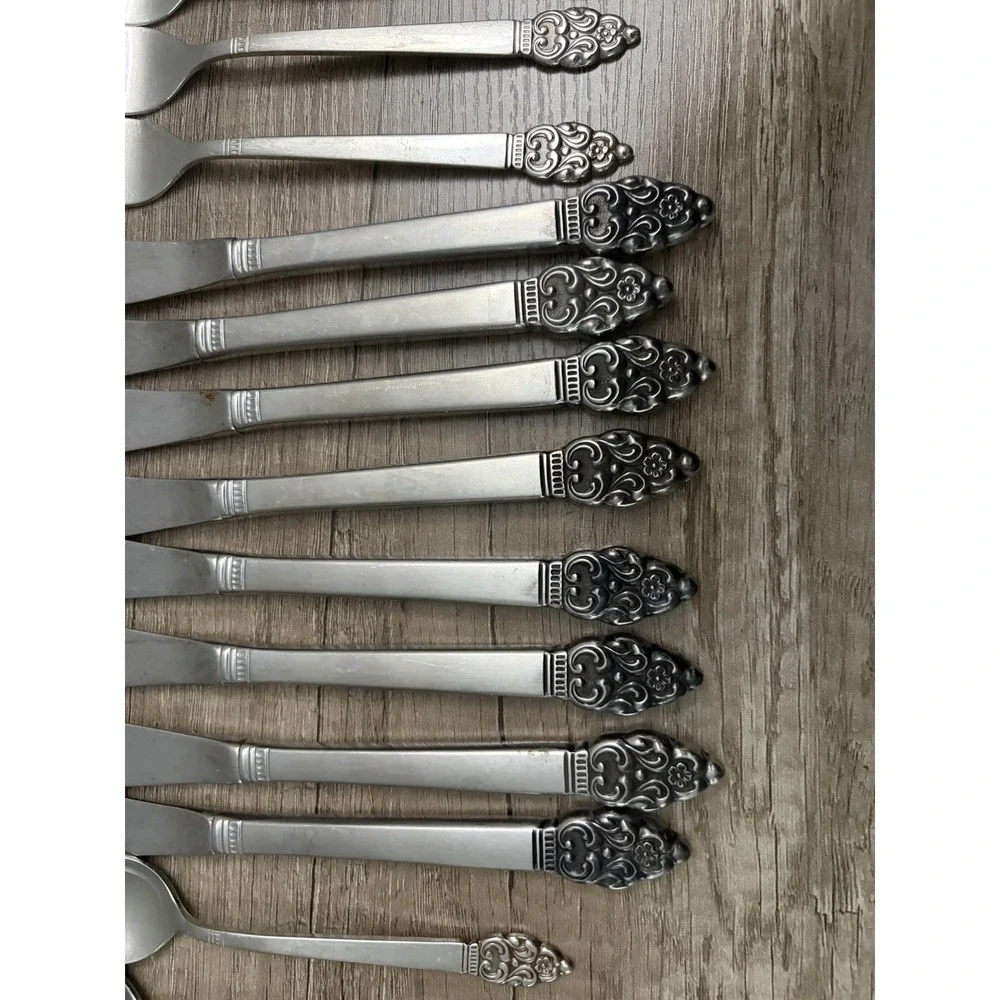 Oneida VINLAND Community Stainless flatware 18pcs Silverware Forks Spoon Knives